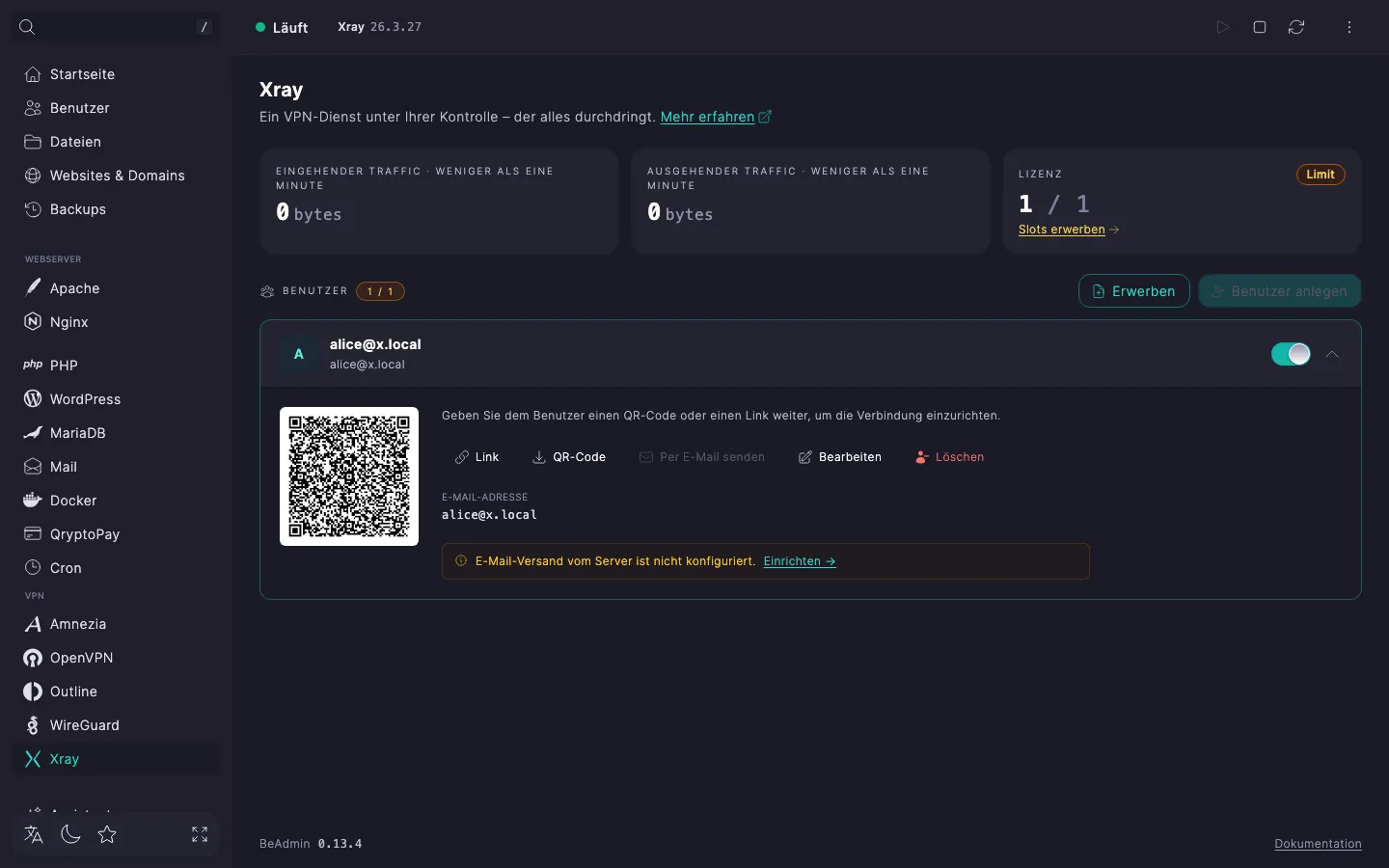 Ausgeklappte Xray-Nutzerzeile mit QR-Code, Kacheln für E-Mail und Traffic-Statistik sowie den Schaltflächen «Link», «QR-Code», «Per E-Mail», «Bearbeiten», «Entfernen»