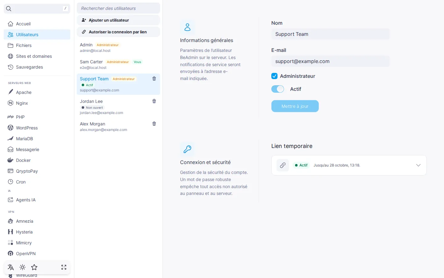 liste des utilisateurs avec les repères d’état du lien et, à droite, la fiche de l’utilisateur