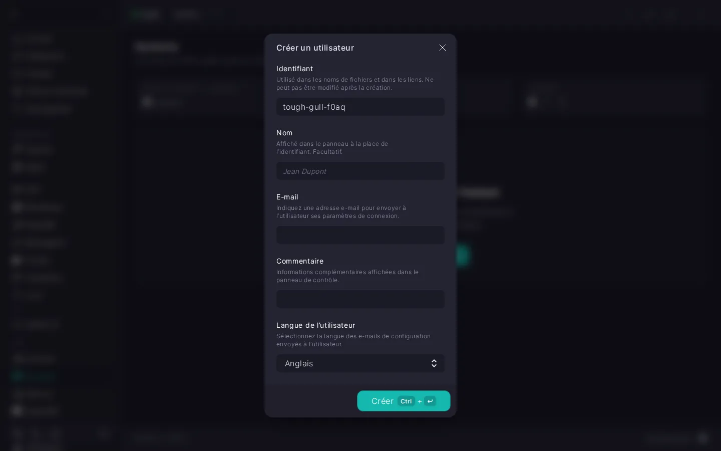 Boîte de dialogue de création d’un utilisateur Hysteria avec les champs « Identifiant », « Nom », « E-mail », « Commentaire » et « Langue de l’utilisateur »