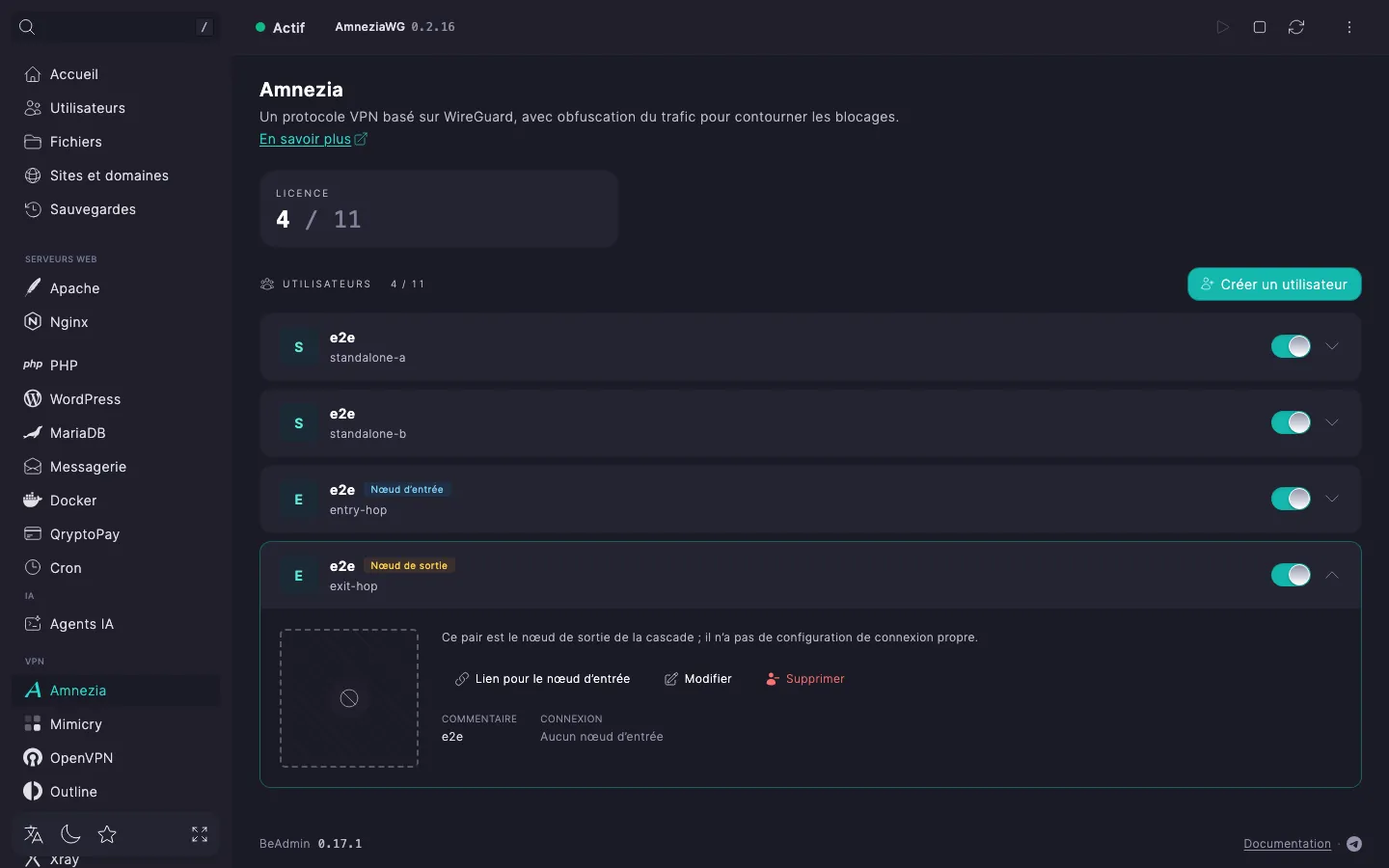 Ligne dépliée d’un nœud de sortie Amnezia : un espace réservé à la place du code QR, une mention indiquant l’absence de configuration propre et le bouton « Lien pour le nœud d’entrée »