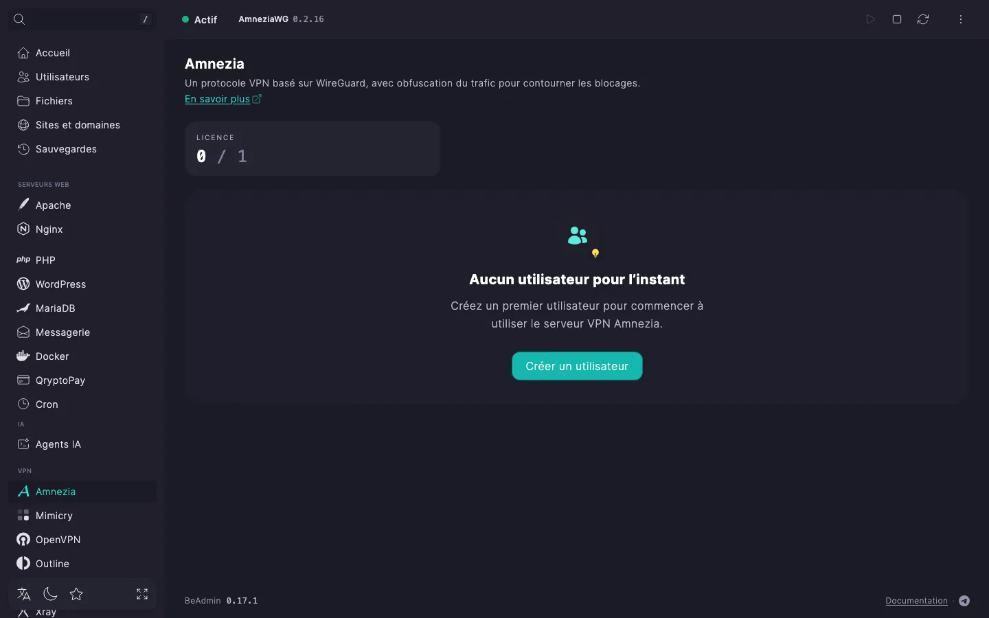 Page du module Amnezia juste après l’installation : état du service, tuile de licence et carte vide avec le bouton « Créer un utilisateur »