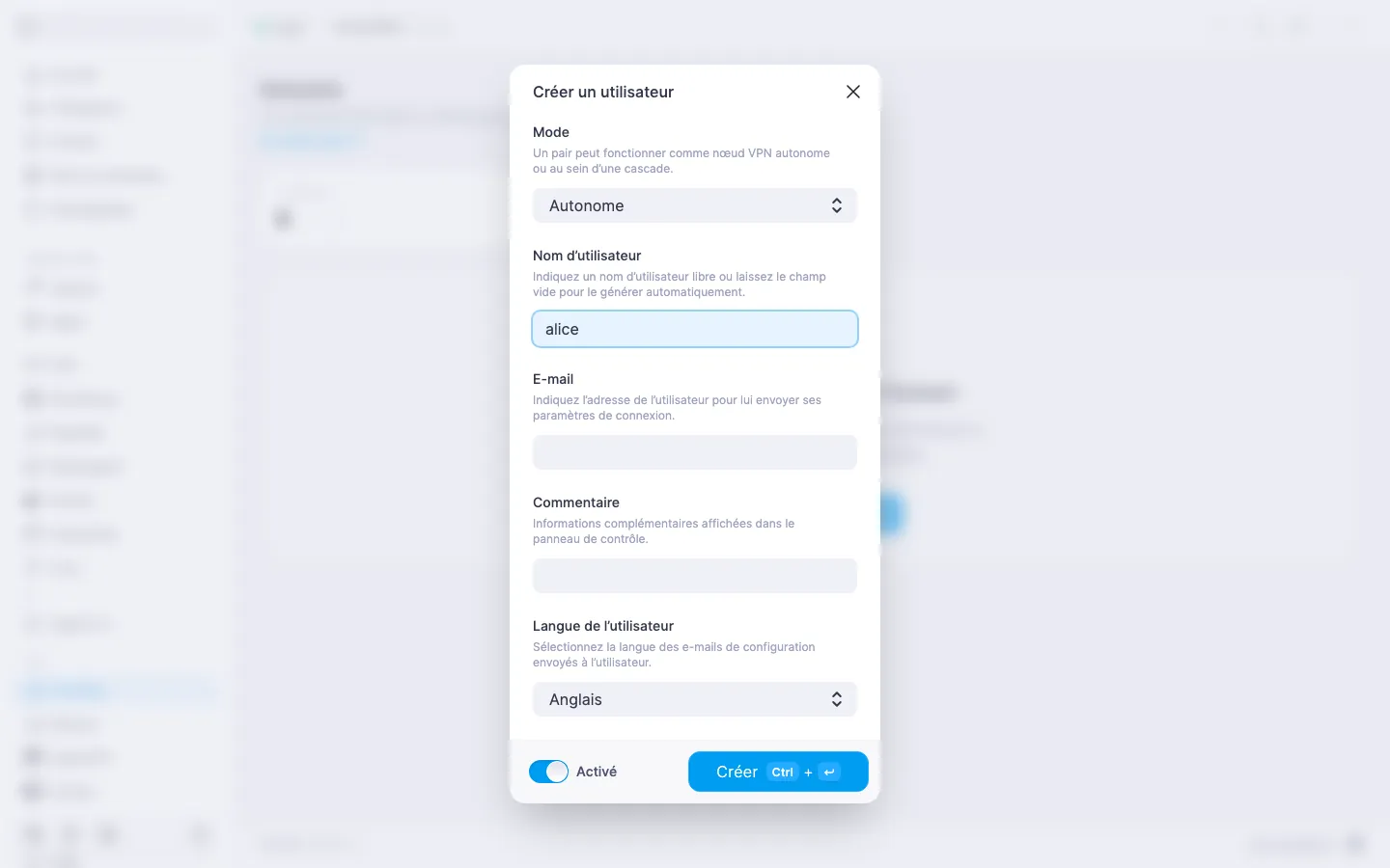 Boîte de dialogue de création d’un utilisateur Amnezia avec les champs « Nom d’utilisateur », « E-mail », « Commentaire », « Langue de l’utilisateur » et le commutateur « Activé »