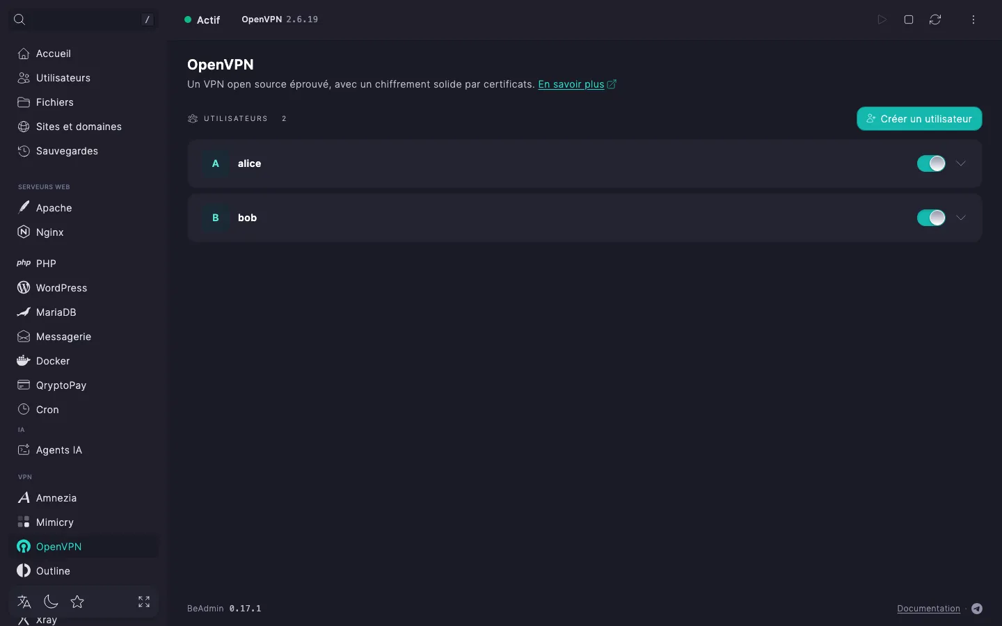 Liste des utilisateurs du module OpenVPN : titre de section « UTILISATEURS » avec le bouton « Créer un utilisateur » et lignes d’utilisateurs repliées